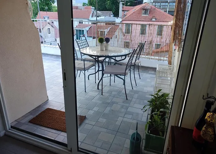 R&E Apartment