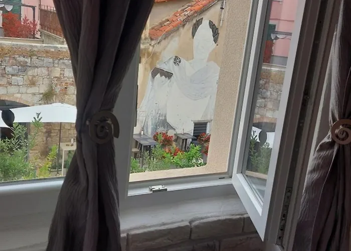 R&E Apartment